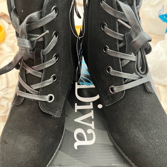 Aqua Diva Darie Waterproof Bootie size 8.5 Lace up They run small. NIB - Picture 9 of 11
